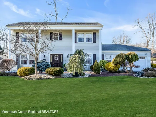 29 Old Queens Boulevard, Manalapan, NJ 07726