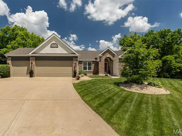 542 Kings Manor Dr, O'Fallon, MO 63368