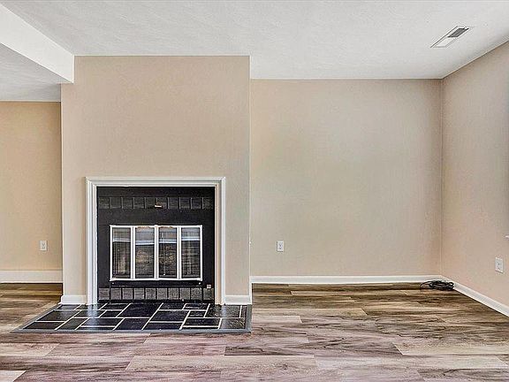 3rd image of 6027 Village Ln