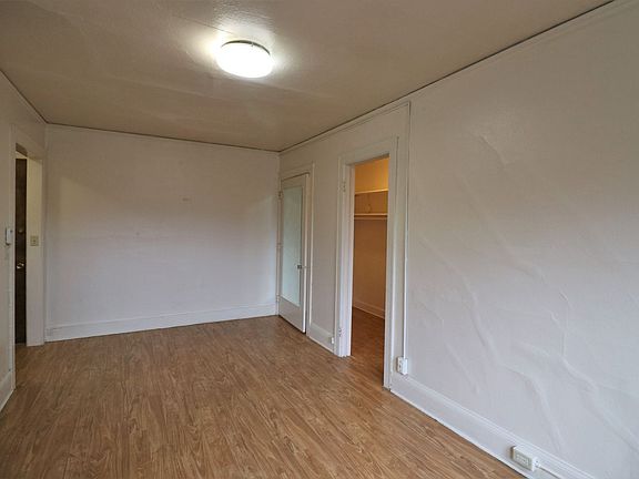 5th image of 1315 NE 47th St APT A
