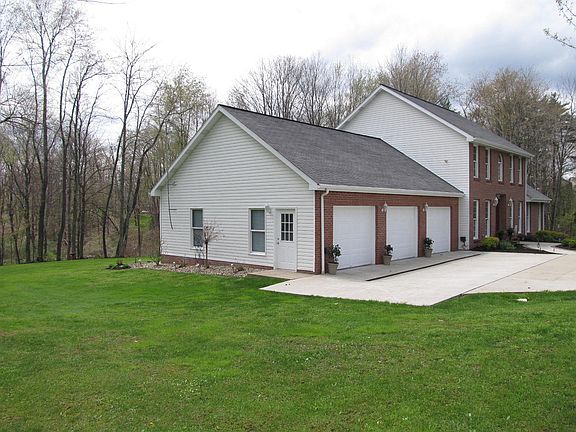 2nd image of 42010 Woodland Ln
