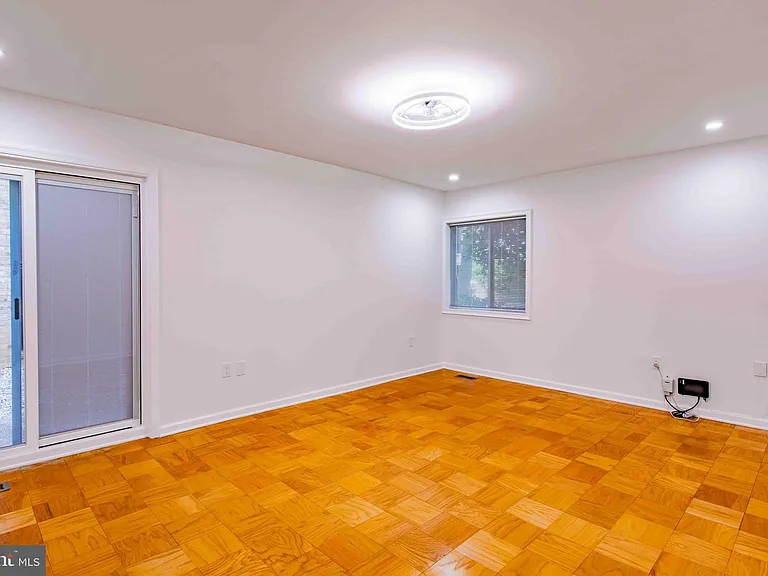 1 Stonehenge Cir #2 — Photo 42