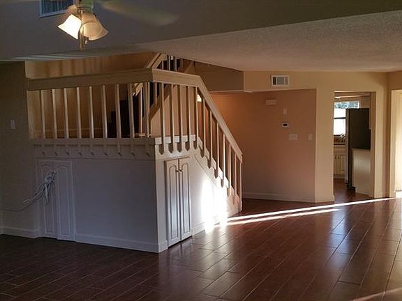 4th image of 7940 Pinegrove Ct