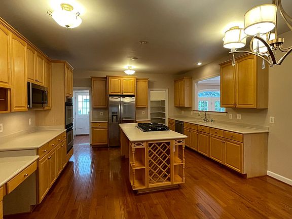 2nd image of 4 Kirby Ln