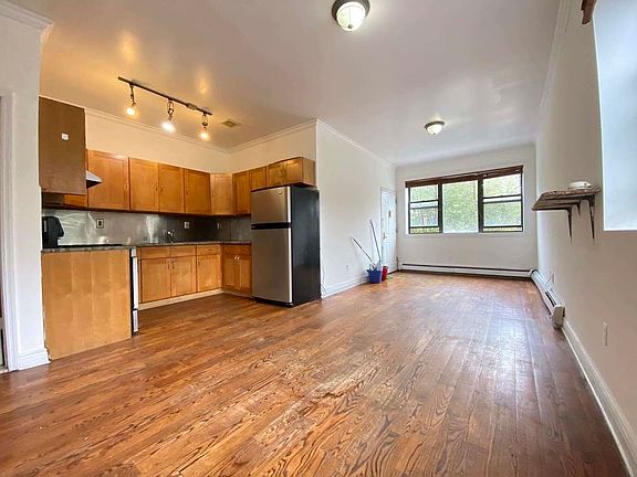 2nd image of 18 Underhill Ave #2