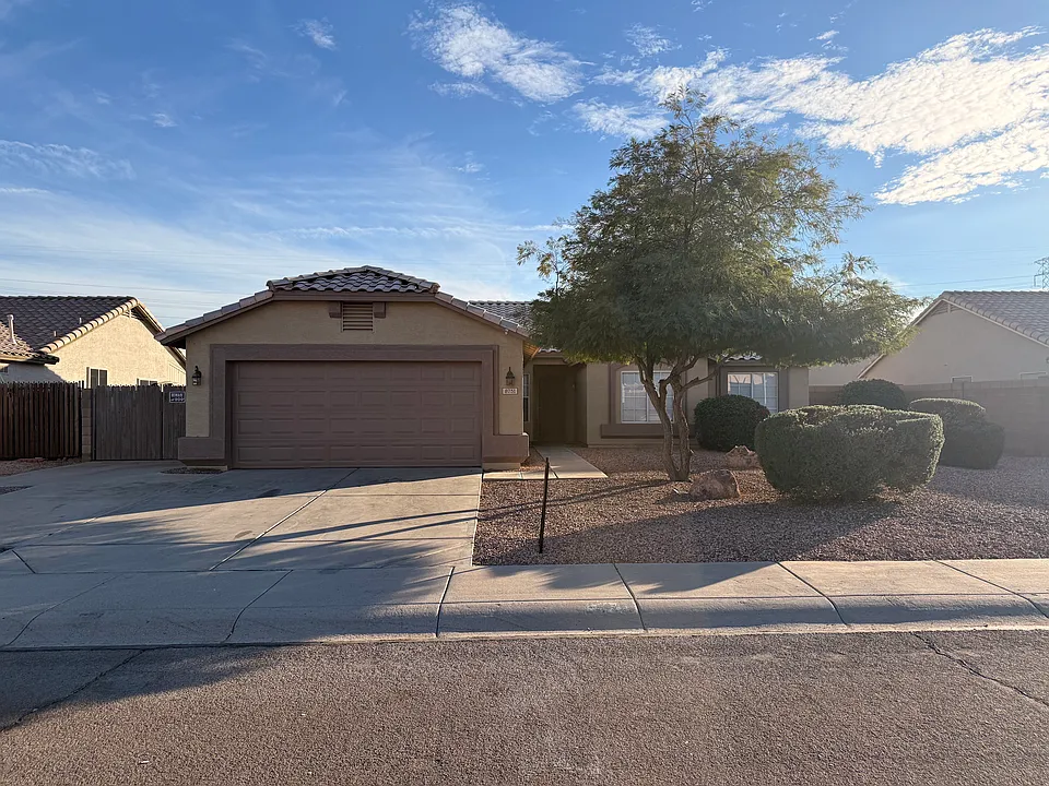 8751 W El Caminito Dr