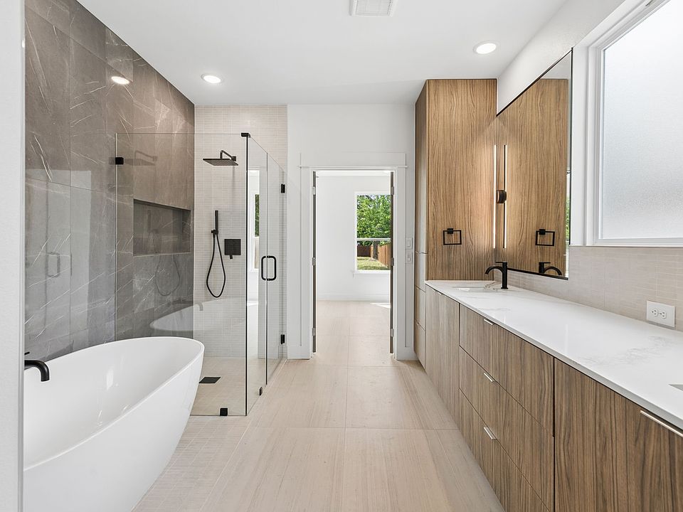 1st image of 416 S Elm St