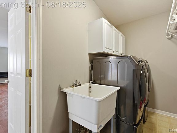3rd image of 8704 Hardwood Dr
