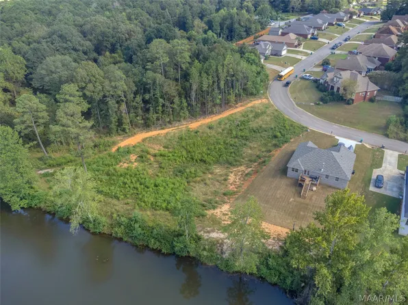 345 Brownstone Loop, Elmore, AL 36025