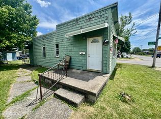 5702 Edgewater Dr, Toledo, OH 43611