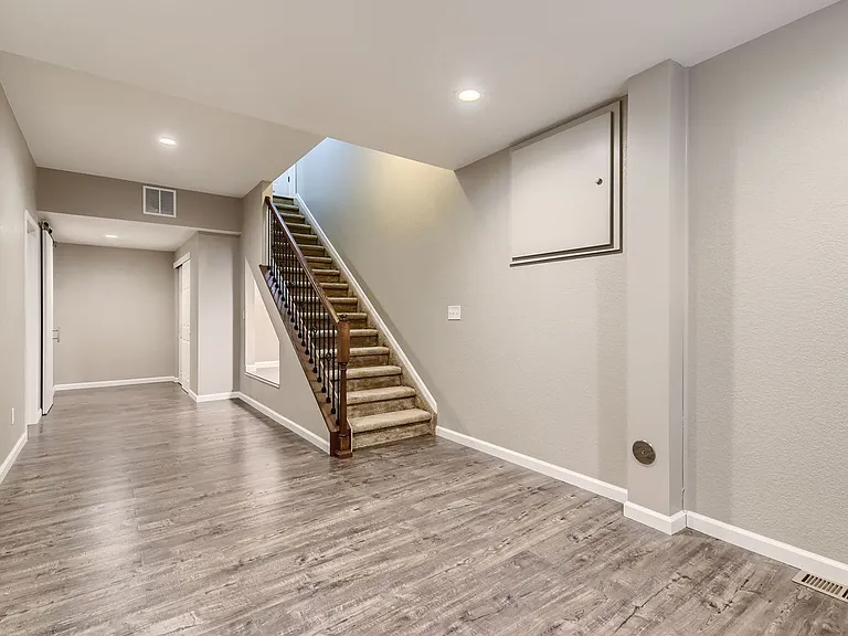 645 W 171st Pl — Photo 7
