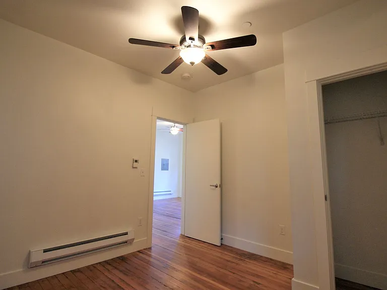 2046 Franklin Ave E — Photo 8