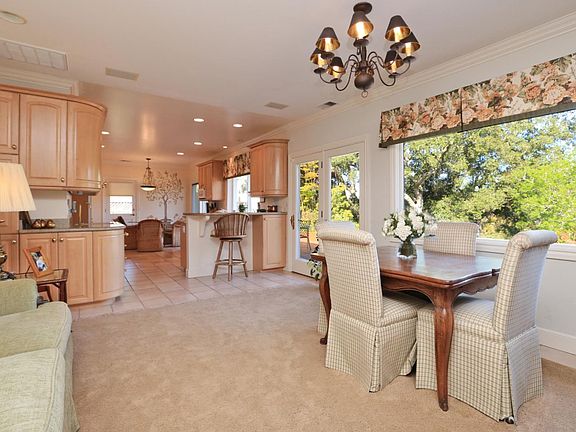 4th image of 1020 Siskiyou Dr