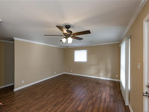 4th image of 826 Willow Dr