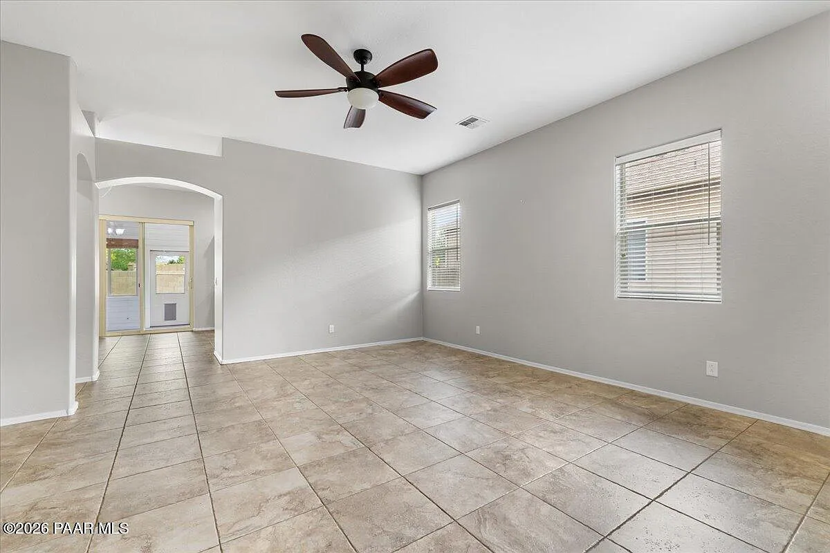 3 bed, 2.0 bath, 1442 sqft, $2,300 — Photo 4