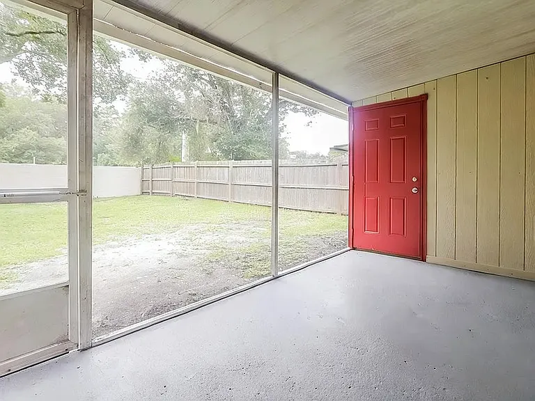 2122 Ramblewood Ln — Photo 8