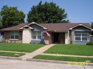 210 Country View Ln, Garland, TX 75043