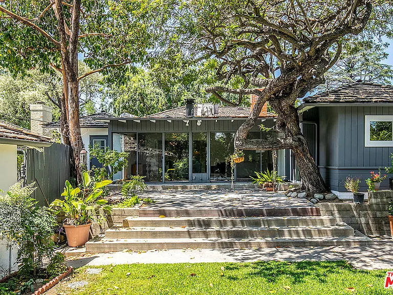 1900 Sycamore Dr — Photo 23