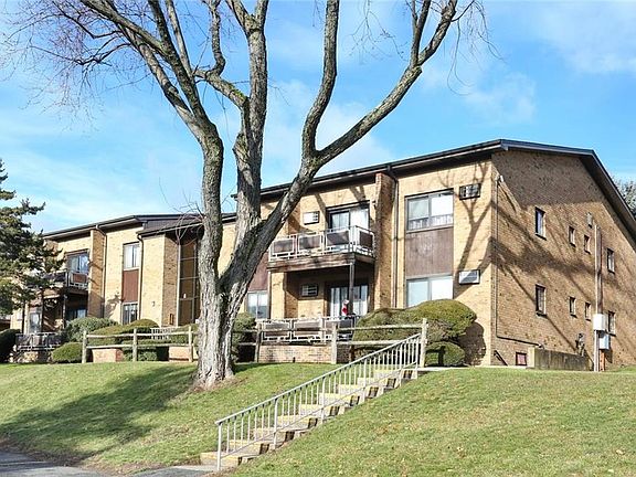 3rd image of 7 Charles Ln APT 2F
