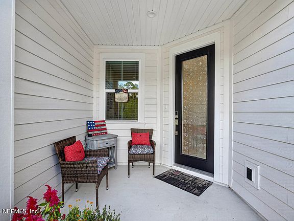 3rd image of 2 HUXLEY Avenue