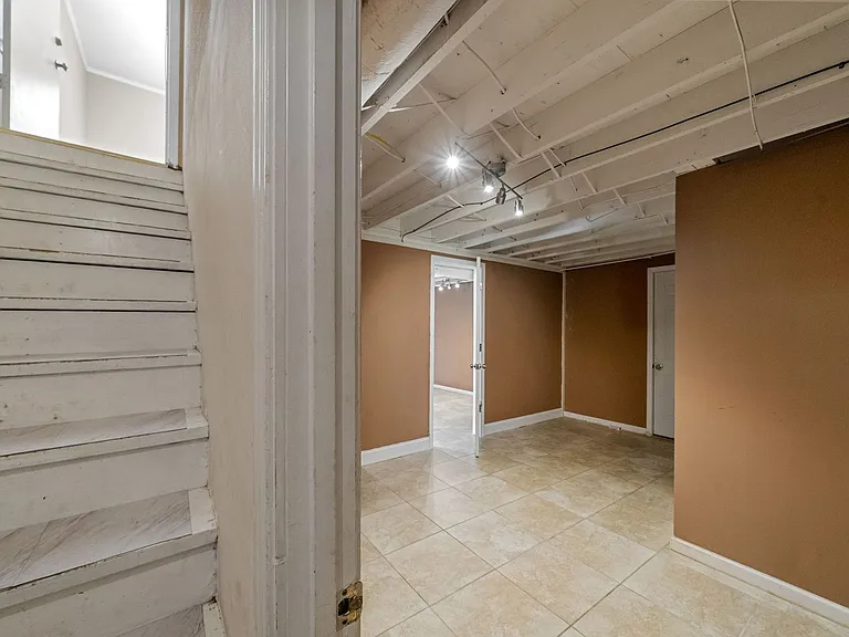 809 Pollard Rd — Photo 23