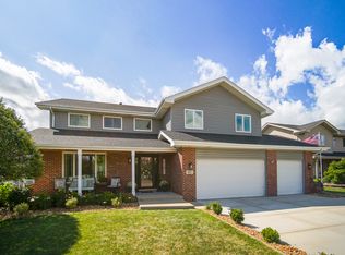 8527 Fairfield Ln, Tinley Park, IL 60487