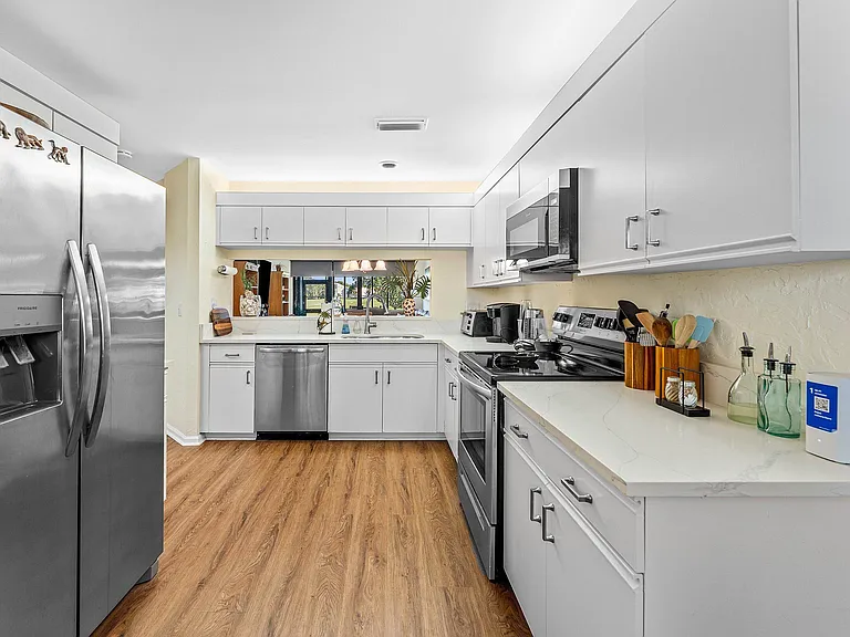 858 Windermere Way — Photo 12