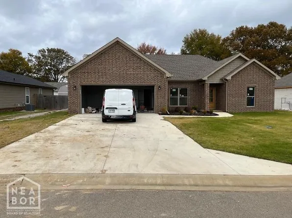 6048 Whitecliff Dr, Jonesboro, AR 72405
