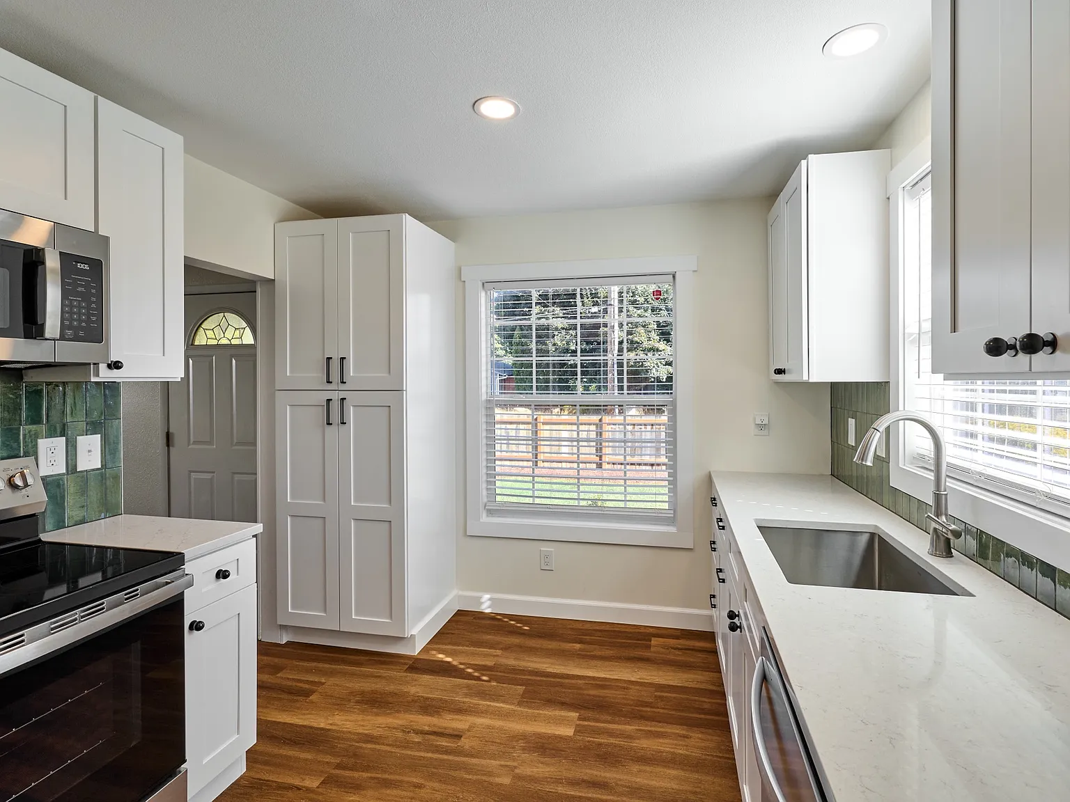 1212 Alder Dr NE — Photo 3