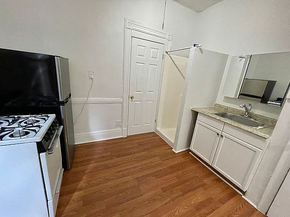 4th image of 440 10th Ave APT 5RN