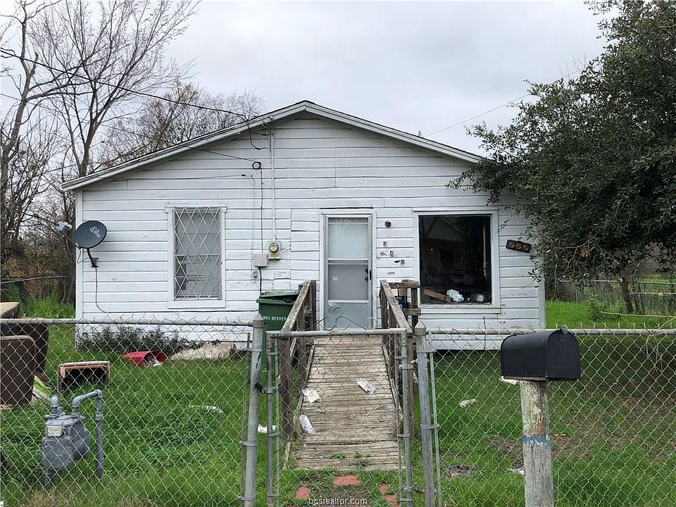 1st image of 806 Henderson St