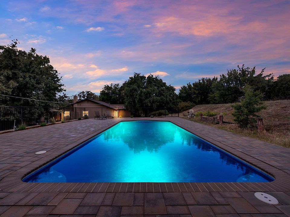 1st image of 7676 Glow Ln