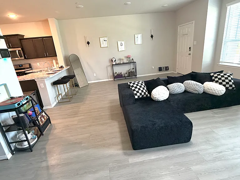 1836 Indigo Ln — Photo 2