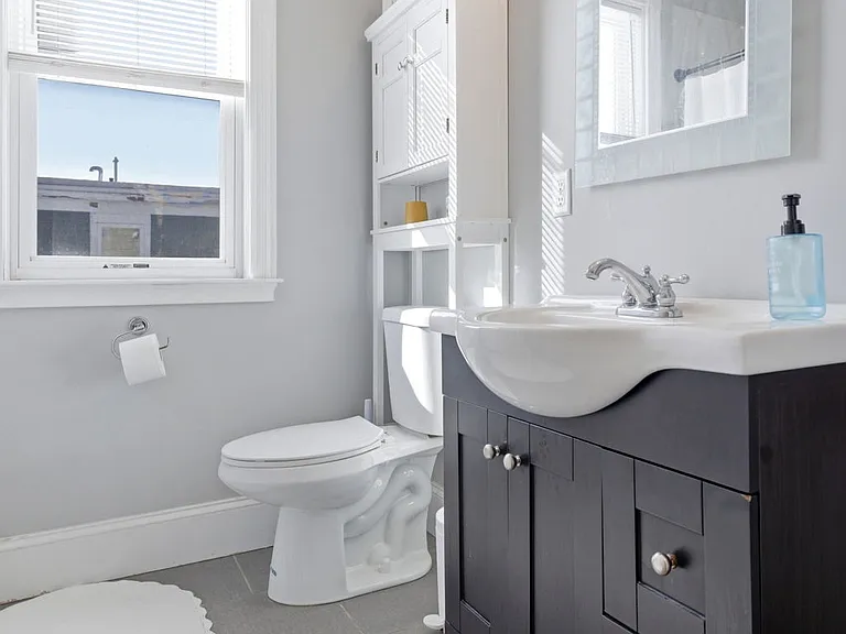 645 E 6th St #2 — Photo 21