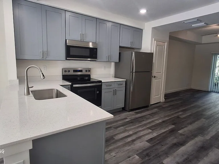 3170 Oleander Ave — Photo 1