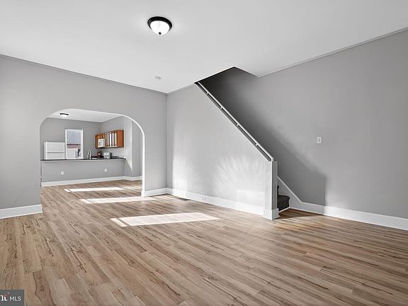 4th image of 738 Division St