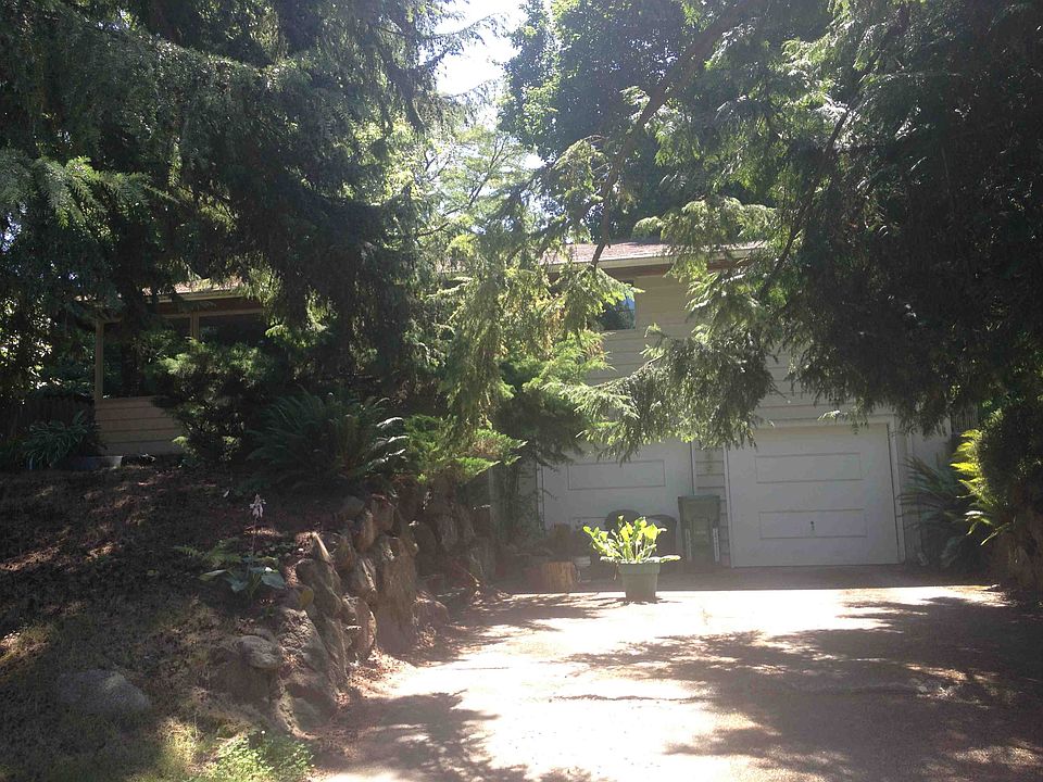 2nd image of 4049 NE 88th St