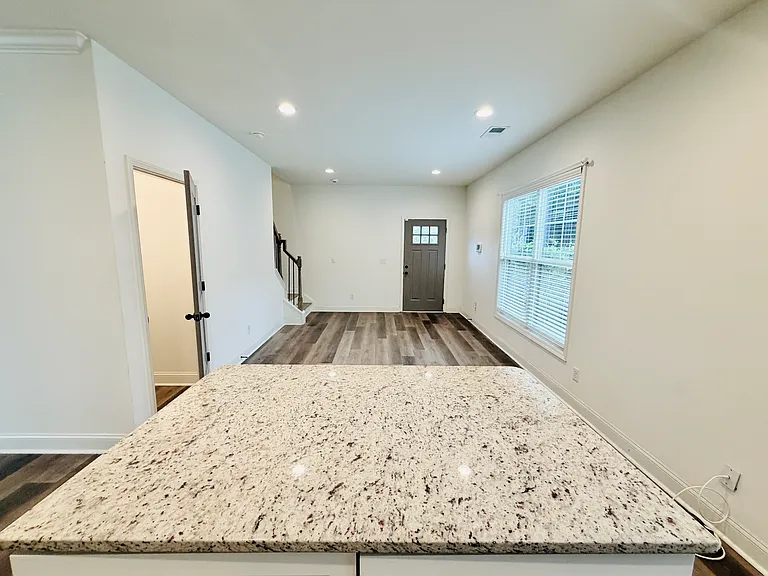 2035 Rosewood Dr — Photo 6