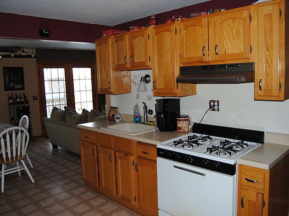 5th image of 284 Danbury Dr