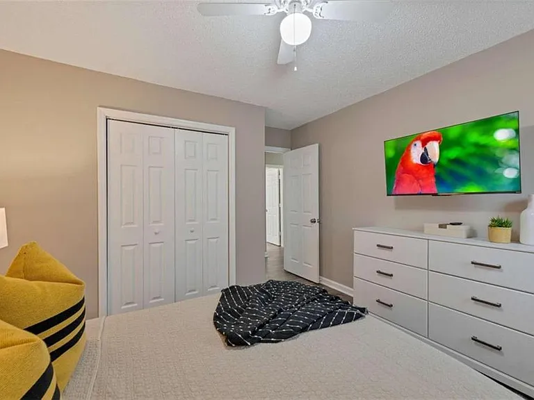 122 Bentley Pkwy — Photo 15