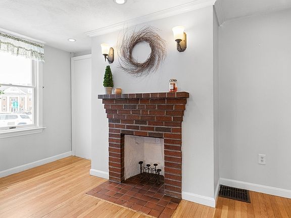 4th image of 11 Central St