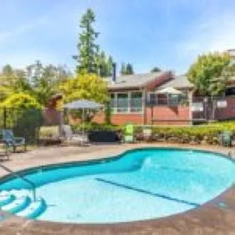 3 bed, 1.5 bath, 1360 sqft, $3,250 — Photo 2