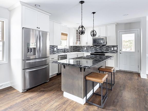 5th image of 3538 Gladys Rd