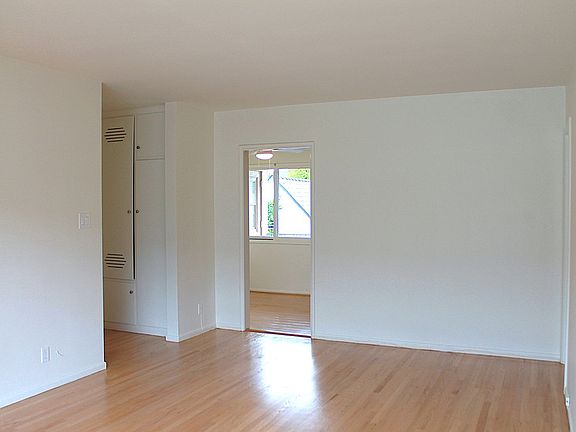 5th image of 7624 Norton Ave #7626-1/2