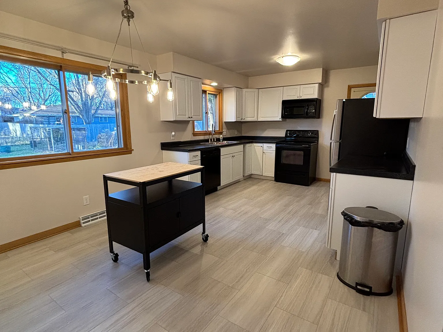 4806 Goldfinch Dr — Photo 4