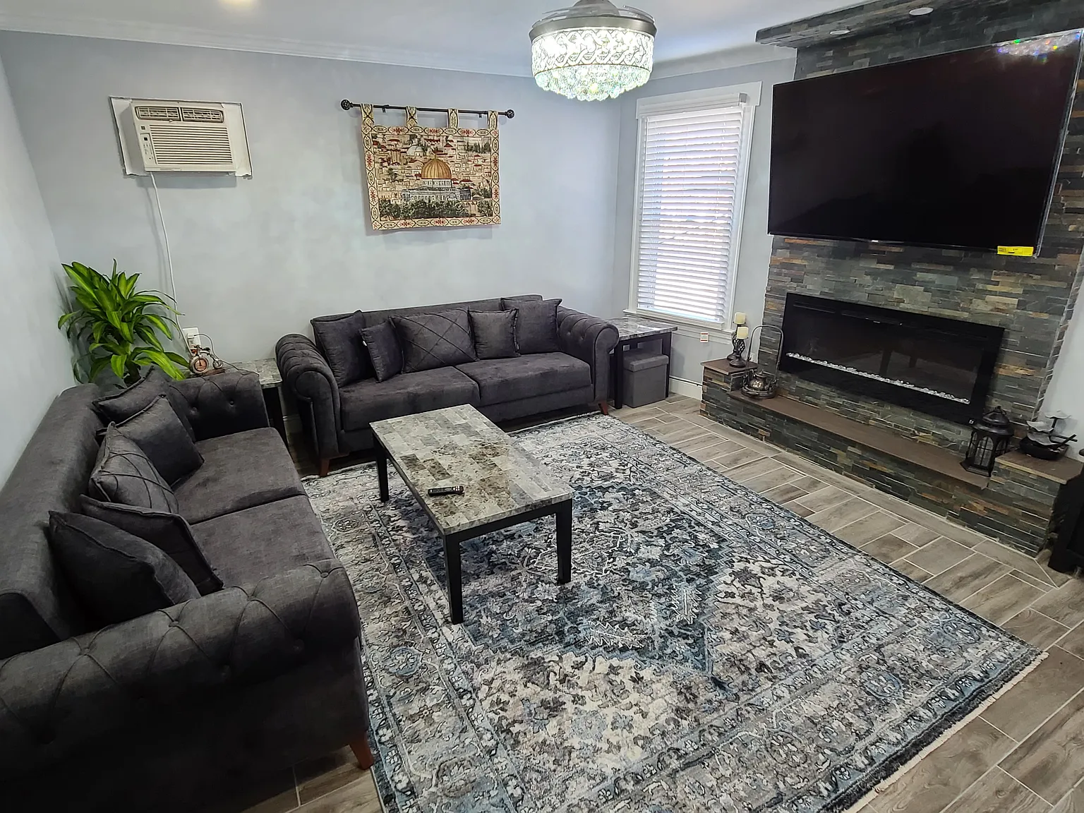 3 bed, 1450 sqft, $3,790 — Photo 1