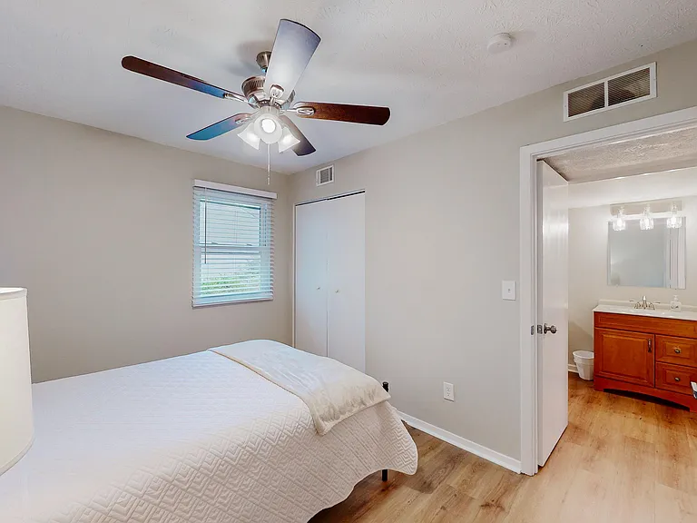 Birch Rill Dr — Photo 2