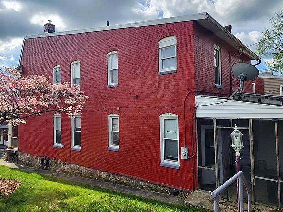 2nd image of 218 Saratoga St