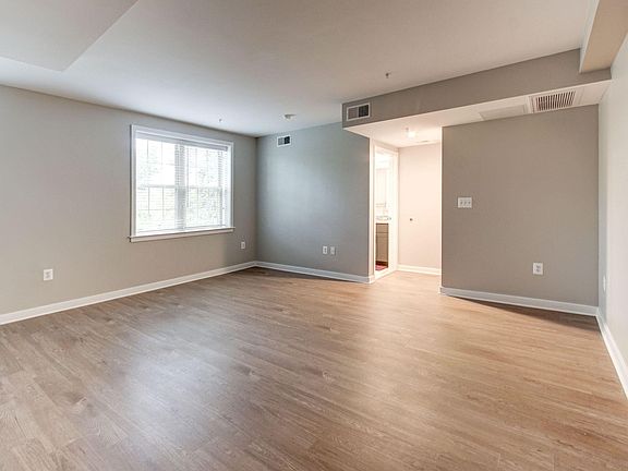 3rd image of 1360 Peabody St NW #2e1484834