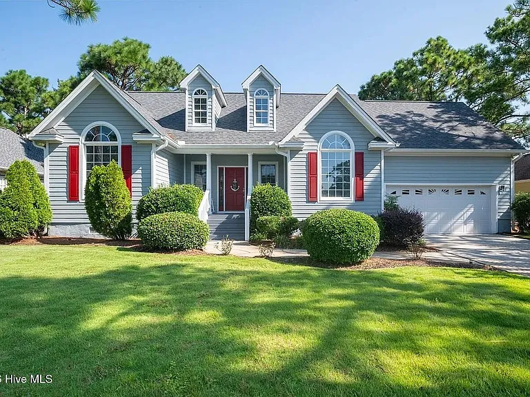 3326 Saint James Dr SE — Photo 1